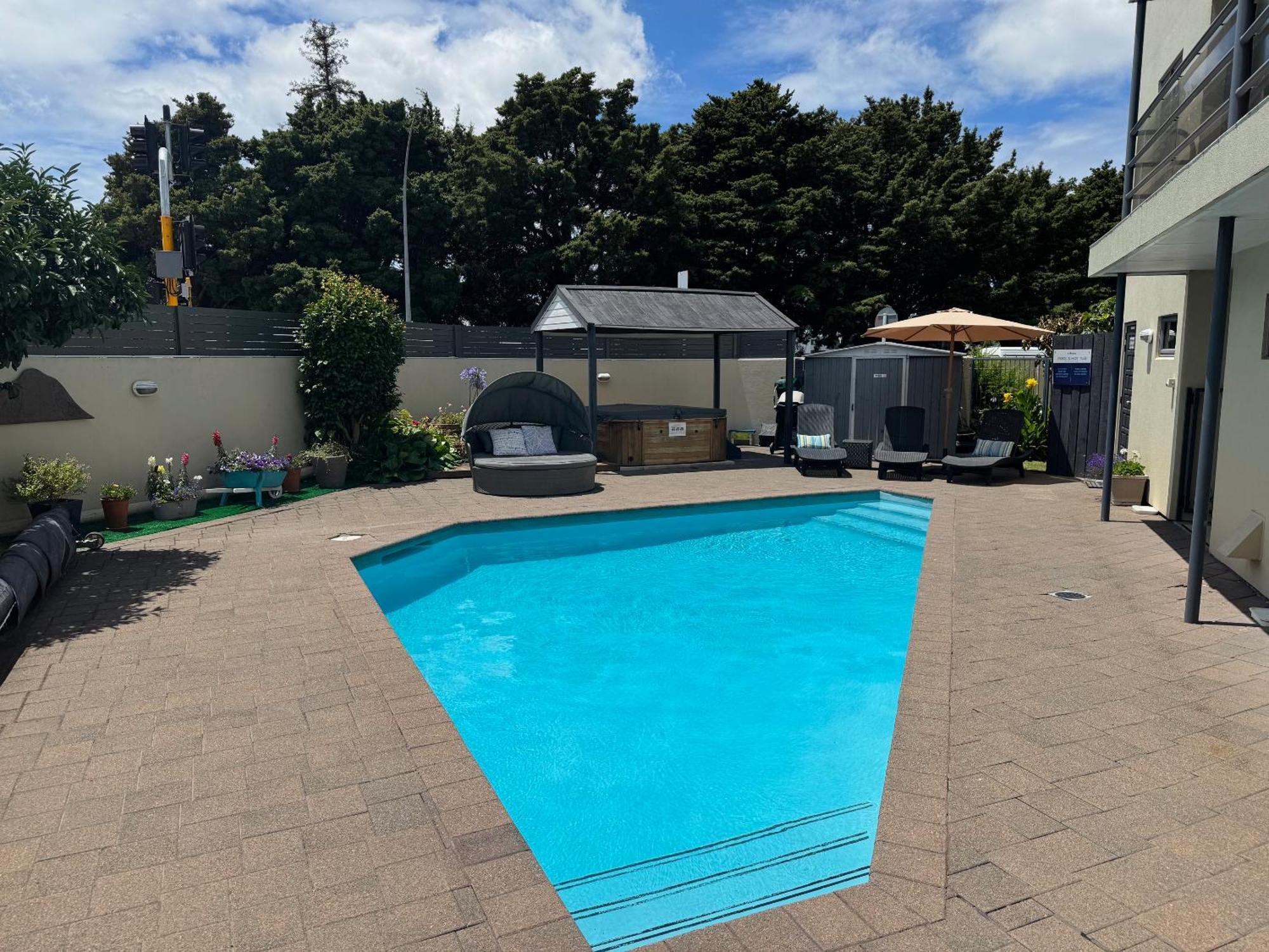 Academy Motor Motel 4*