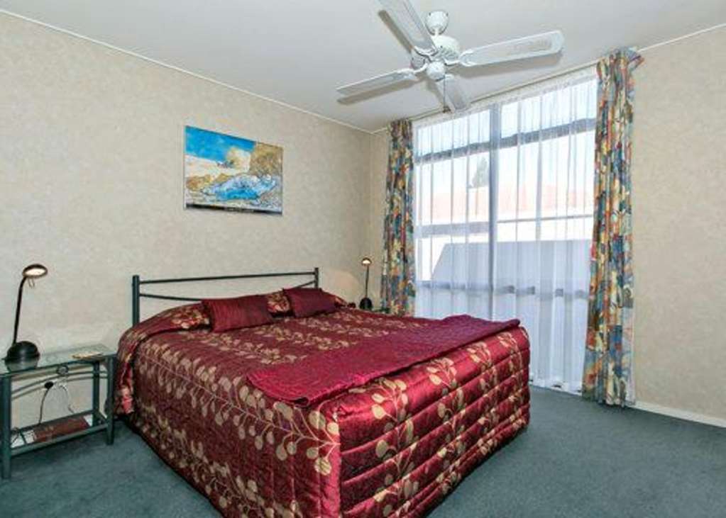Academy Motor 4*