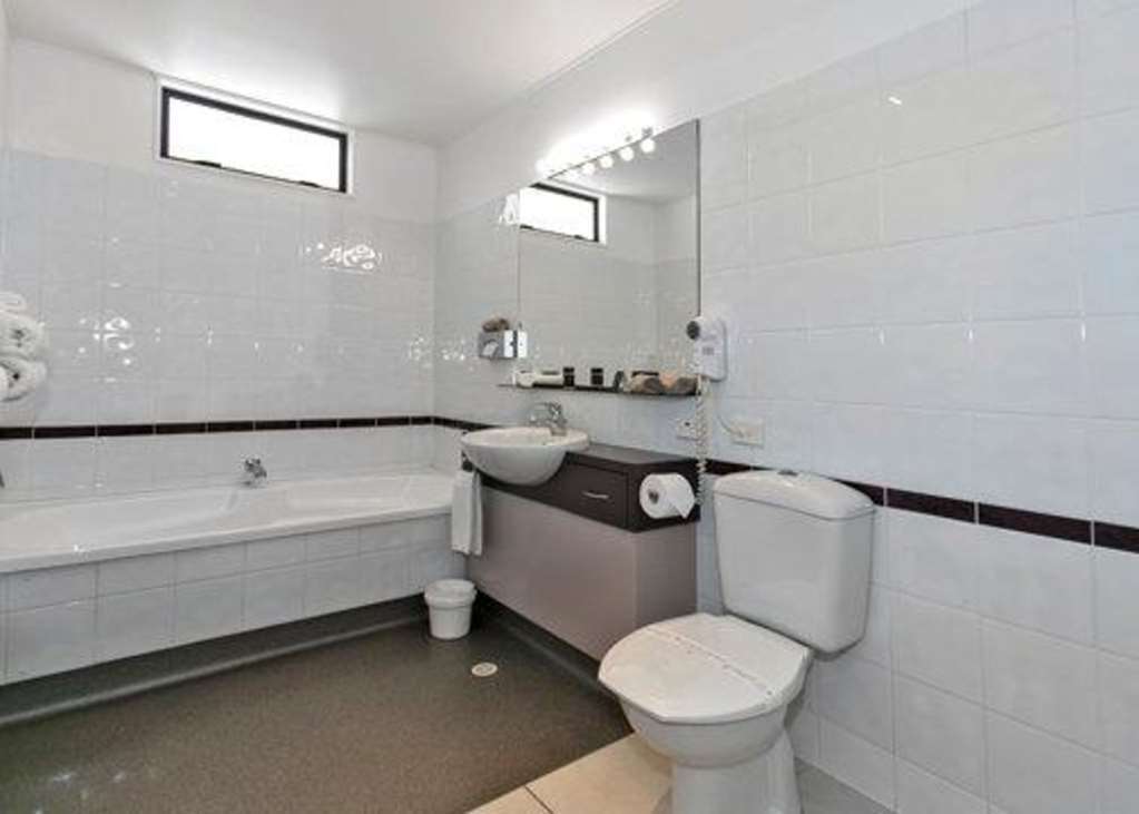 Academy Motor Motel 4*
